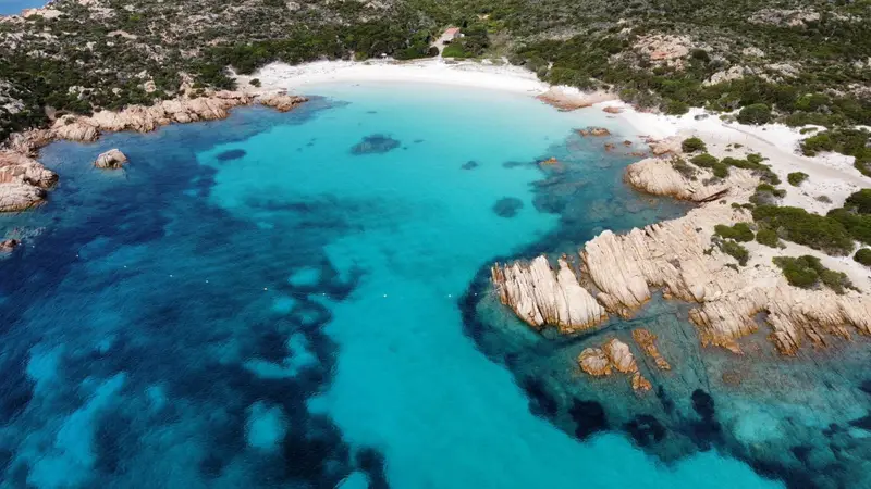 La Maddalena con gommone in esclusiva